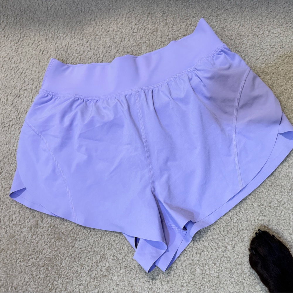 Aritzia movetech stride short in lavandin